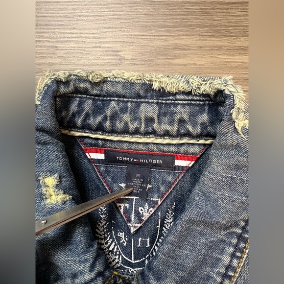 Tommy Hilfiger Distressed Denim Jacket Size Small - Picture 5 of 8